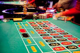 Filipino player watching melbet ph Live Casino baccarat stream on Android phone in the Philippines